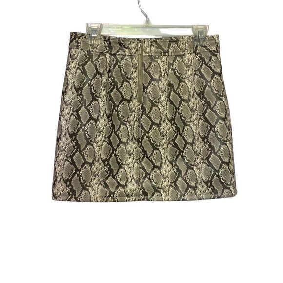 Blank NYC Faux Leather Snake Print Mini Skirt With Front Zippered Pockets and Ba - Picture 2 of 11